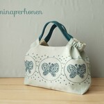 ミナペルホネン　ハンドメイドシャーリングバッグ(forest wing,light blue)