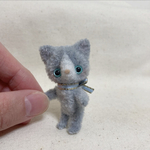 二足歩行　グレーのハチワレ猫ちゃん　モールアート　モールベア 