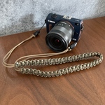 アウトドアコードのカメラストラップ　カーキ×アーミーカモ
