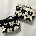 大きな花柄通常サイズバッグインバッグ。
