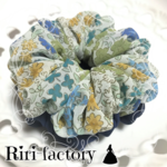【🌸 100円引き💕】ハピネスブーケ❁ふわもこシフォンシュシュ❤(ブルー系花柄×ネイビー)