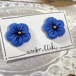 お花の刺繍ピアス