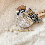 刺繍★ブローチ★冬の小枝とふくらすずめ