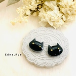 シンプルな黒猫ちゃんのプチピアス(ノンホール樹脂変更可)　金属アレルギー対応　送料無料　パーツ変更無料　レジン