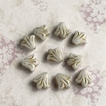 【9x8㍉ 20個】リリー＊light gray & gold＊チェコビーズ＊ライトグレー＊フラワー＊花＊春＊スプリング＊くすみ