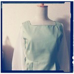 パステルグリーン×シフォン袖のトップス