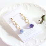 しずく形ドロップかすみ草のアシメントリーピアス/イヤリング　パープル