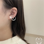 新作　シルバー　クロスとパール　イヤーカフ　ear cuff