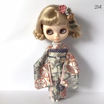 No.214   6/1サイズドール振袖　生成りに花雪輪
