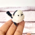 【シマエナガ】キャップサイズのミニシマエナガBタイプ/ミニチュア　置物　羊毛フェルト　野鳥　雀　鳥　撮影　小物　撮影道具　小さい
