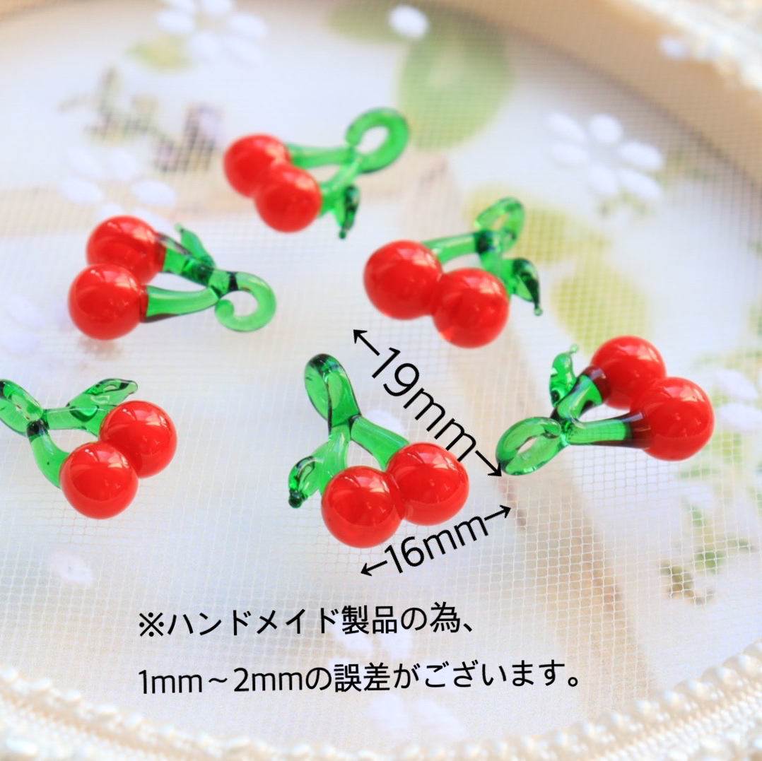 さくらんぼ　ガラス細工　ミニチュア さくらんぼ チェリーのガラス細工チャーム - Handmade Moment