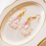 かわいい大人のクリスタルピアス