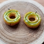 【送料無料】ドーナツピアス/イヤリング 抹茶ソースのかかったドーナツ