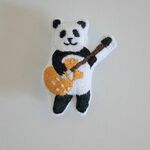 【再販】ギターパンダの刺繍ブローチ（レスポール)