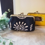 大きく開くがま口ポーチ⭐︎