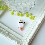 揺れる桜とシマエナガさんのマスククリップ。つまみ細工。