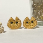 茶トラ猫の刺繍イヤリングorピアス 旧作 ハンドメイド kagisippo7  新作