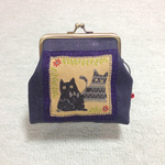 ねこ柄ガマ口財布 / 猫ガマ口ポーチ / ネコ柄コインケース　＊ねこパッチ / 鈴と猫チャーム付き＊ C