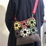 手編みのモチーフ編みコサッシュ