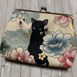 ぷっくり【黒猫と花】がま口ポーチ LL