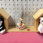 junjunka様オーダー品（黒柴、白柴犬小屋付き収納棚）