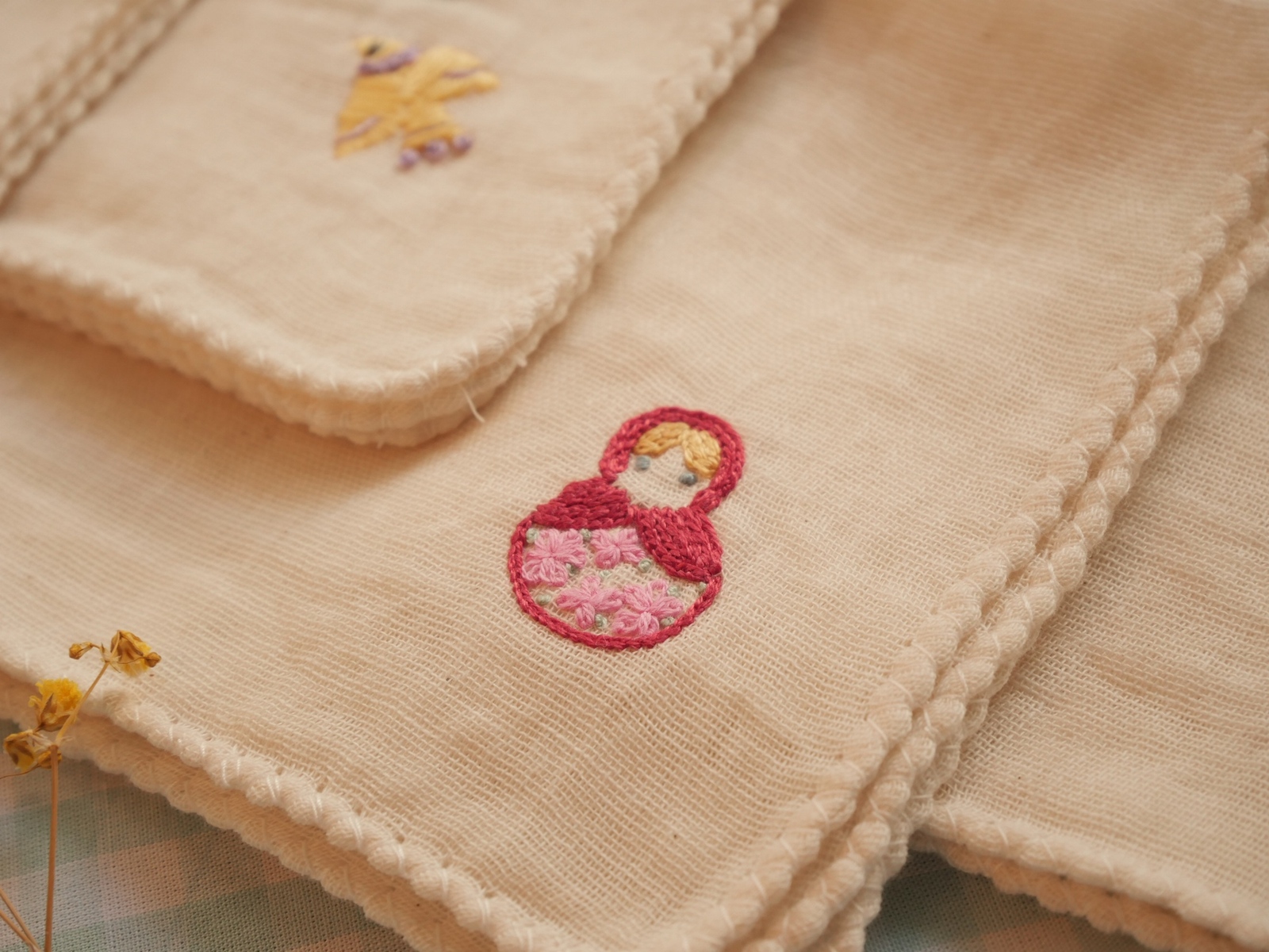 赤ちゃんのガーゼ刺繍 Avion De Paris Minne 国内最大級のハンドメイド 手作り通販サイト