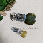 【sale★sale★sale】 2点セット❇️ シルバーフラワーの大きめヘアクリップとクリアしずくのミニクリップ ✲*ﾟ