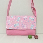 『セール品』通園バッグ肩かけ（小）フタ付き　ポシェット　ショルダーバッグ(連絡バッグ) ☆女の子向け☆ ピンクオックス✖️くまちゃん🧸
