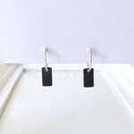 〈痛くない〉～フェイクピアス～シルバーリング×デザインブラックフラットスクエアプレートイヤリング・イヤークリップ(両耳用)(手で調節可能)  管理No.1916