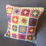 カラフルグラニースクエア  毛糸のクッションカバー