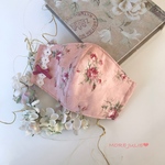 💓ワイド幅　ピーチピンクベージュ　ガーネットローズ柄コットンジャガードと国産ダブルガーゼで作った立体マスク　キナリお花コットンレース&ダークレッドリボン    ポケットタイプ
