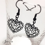 【再販】ブラック♡レースハート♡透かしチャーム♡ピアス ❁*✲ﾟ*