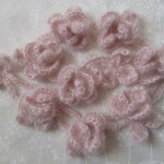 キッドモヘアメイン・ミニ薔薇のミニラリエット・ピンク・13J