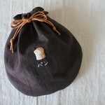 素朴なパン　刺繍　巾着　チョコ色