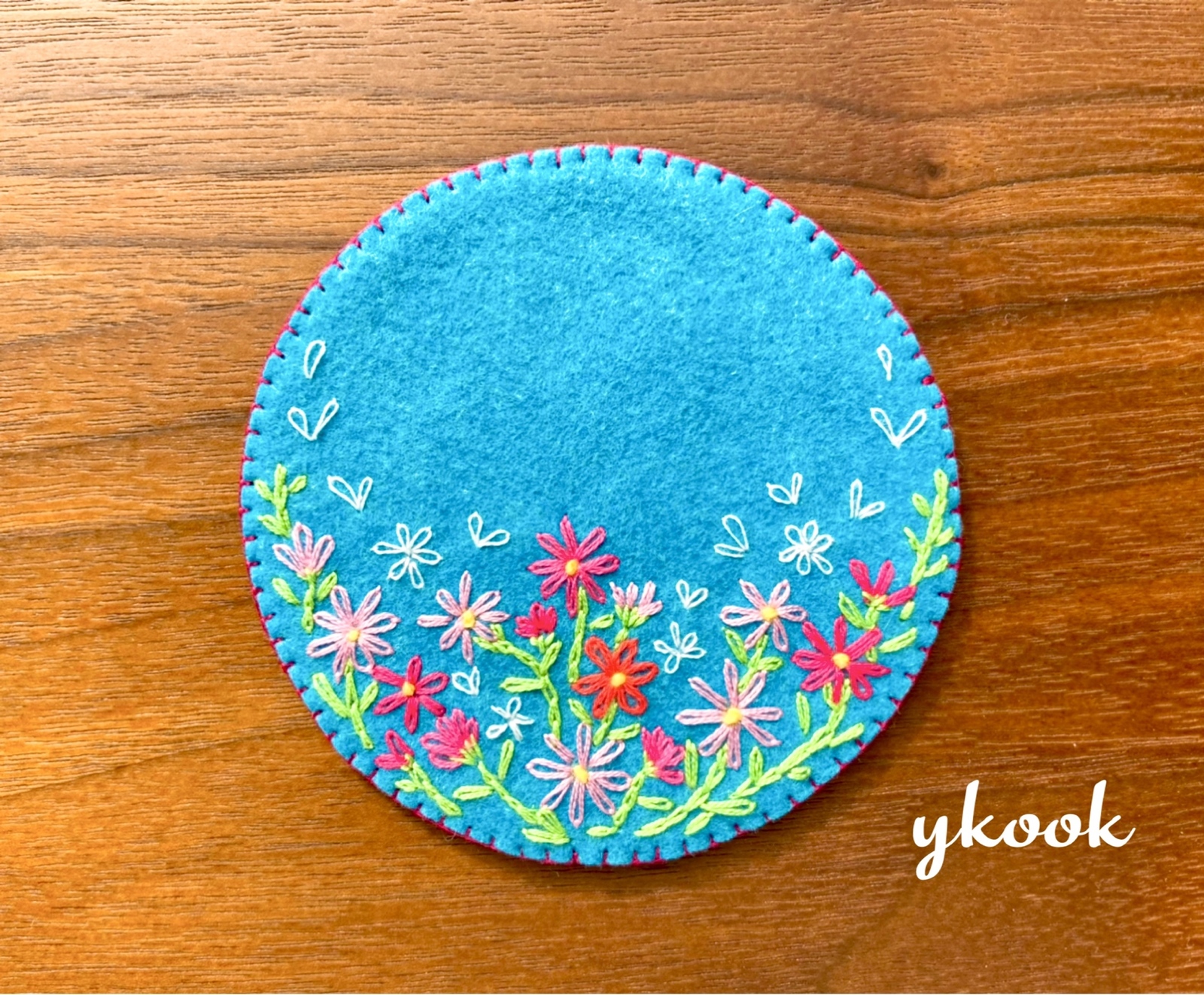 フェルト刺繍 お花畑のコースター - KEROKERO-45'S GALLERY
