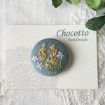 刺繍ブローチ　アイスブルーミモザ