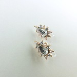 クラシカルドロップノンホールピアス