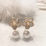 ホワイトスワロフスキーのパールキャッチピアス