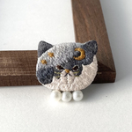 猫の刺繍ブローチ【夜空】