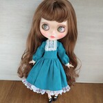562.レースのヨークのクラシカルワンピース・青 ※ブライスアウトフィット