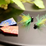 羽子板の羽根　緑＆黄色　１個　ミニチュア
