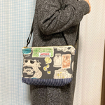 サコッシュにもポーチにも❣️イタズラ猫さんとストライプの大きめポーチ😻