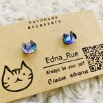 【再販♡】シェルがキラリ⋆ステンドグラス風ちび猫ピアス⋆꙳(ノンホール樹脂変更可)　金属アレルギー対応　送料無料　パーツ変更無料