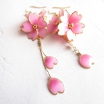 舞い散る桜  ピアスorイヤリング   試作品(再販不可)
