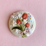 ブローチ　ヘアゴム　春のきらめき　刺繍　くるみボタン