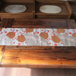 r76　ﾀﾍﾟｽﾄﾘｰ用軸付　帯 テーブルランナー　おしゃれ　(小）119x31cm　