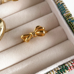 Delicate ribbon gold ring