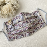 リバティプリント使用【マウベリーナ  紫】プリーツマスク　チャーム付（ノーズワイヤー、フィルターポケット付きマスク　不織布マスクカバーにも）