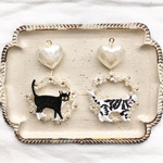 ❤️再販❤️ 刺繍猫のアクセサリー　お花畑　ピアス　イヤリング　ブローチ　白ソックス猫　アメリカンショートヘア　昭和レトロ　レトロ　レトロポップ　ファンシー　大ぶり　