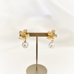 NEW！ボタニカルフラワーとコットンパールのピアス・イヤリング／春ピアス・春イヤリング